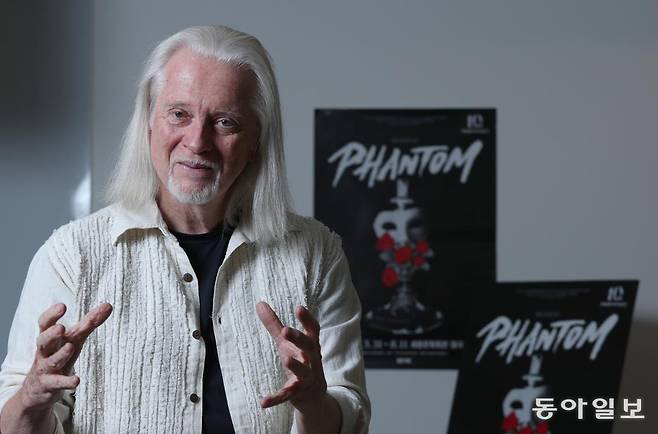 뮤지컬 팬텀의 연출 로버트 요한슨 감독이 2일 오후 서울 인사동의 한 호텔에서 본보와 인터뷰를 하고 있다. 지난달 31일부터 서울 세종문화회관에서 10주년 공연중이다. 의뢰: 사지원 기자 변영욱 기자 cut@donga.com