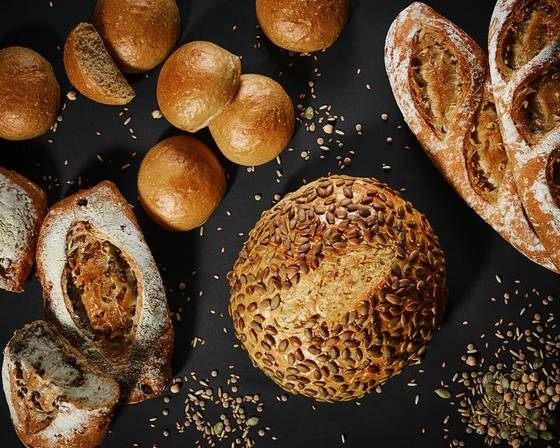 신세계푸드가 건강빵 트렌드에 맞춰 ‘스펠트밀바게트’ 신제품을 출시했다. 사진 신세계푸드