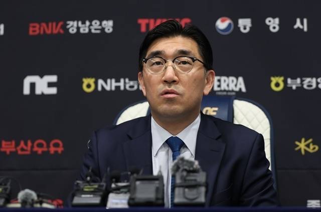 지난달 30일 연고지 이전 가능성을 언급한 이진만 대표 이사. 사진=연합뉴스