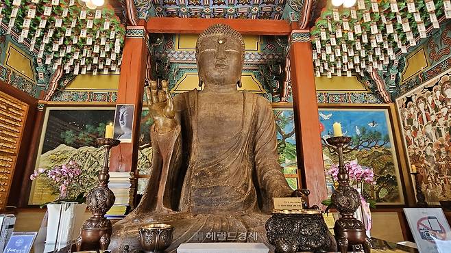 약사전 철조여래좌상