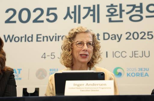 5일 서귀포시 중문동 제주국제컨벤션센터에서 열린 ''2025 세계 환경의 날'' 행사에서 잉거 안데르센 유엔환경계획(UNEP) 사무총장이 기자회견을 하고 있다. 연합뉴스