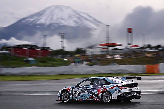 후지 스피드웨이는 지속적인 날씨 변화로 모든 팀과 선수들에게 어려움을 선사했다. 사진: 김학수 기자