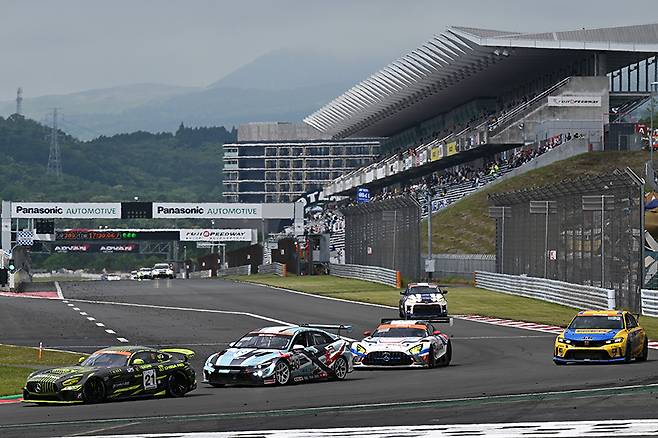 와이마라마 레이싱은 레이스카의 트러블로 '순위' 보다는 '완주'에 집중했다. 사진: 김학수 기자