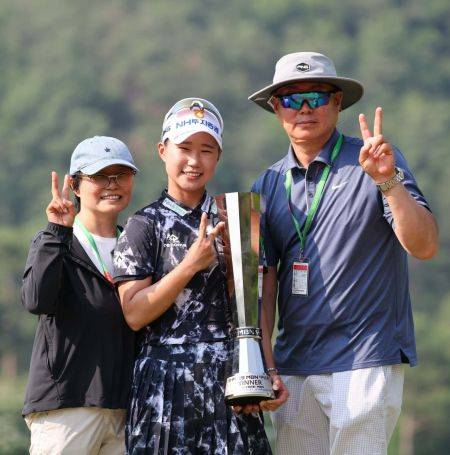 정윤지는 부모님의 적극적인 지원에 보답하는 '효녀골퍼'다. 사진제공=KLPGA