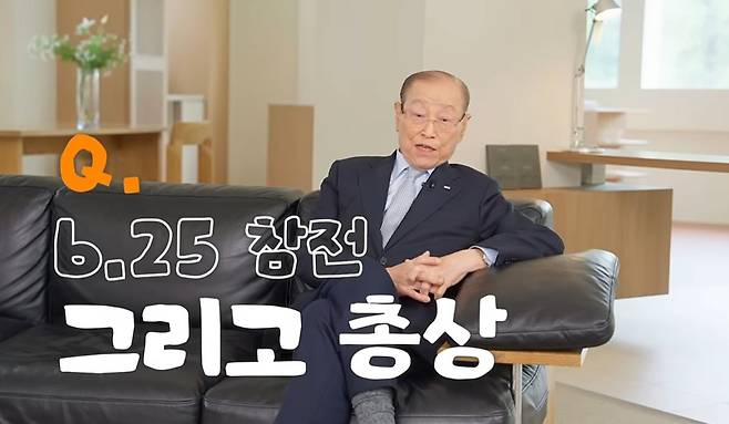 이용만 전 재무부 장관이 지난달 11일 '이용만 해주세요'라는 유튜브 채널을 열고 '92세 한국 최고령 유튜버 이용만을 소개합니다'라는 제목의 영상을 통해 소통하는 모습. /사진=유튜브 채널 '이용만 해주세요' 캡처