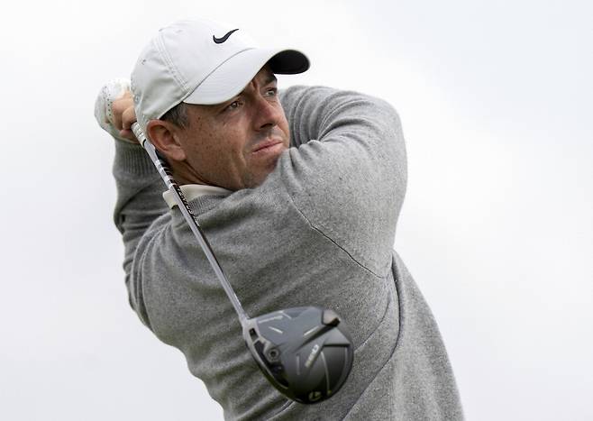 드라이버샷을 하는 로리 매킬로이. AFP연합뉴스