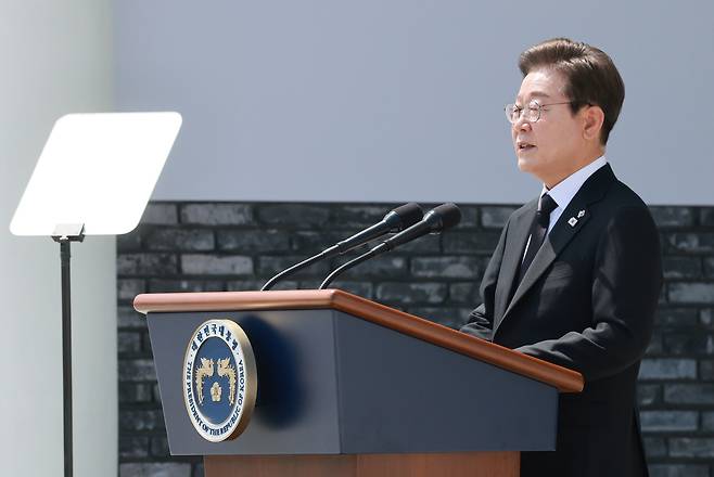 이재명 대통령이 6일 서울 동작구 국립서울현충원에서 열린 70회 현충일 추념식에서 추념사를 하고 있다. 연합뉴스