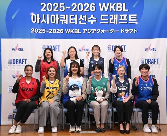6일 일본 도쿄 올림픽기념청소년센터에서 열린 2025~2026 한국여자농구연맹(WKBL) 아시아쿼터 드래프트에서 지명된 선수들의 모습. WKBL 제공