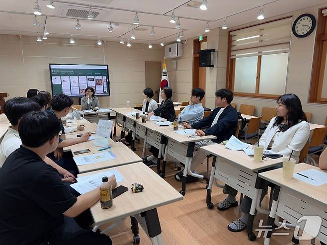 전남중등수석교사회가 수업활동 자료 공유 등을 위한 회의를 열고 있다.(전남도교육청 제공, 재판매 및 DB 금지)