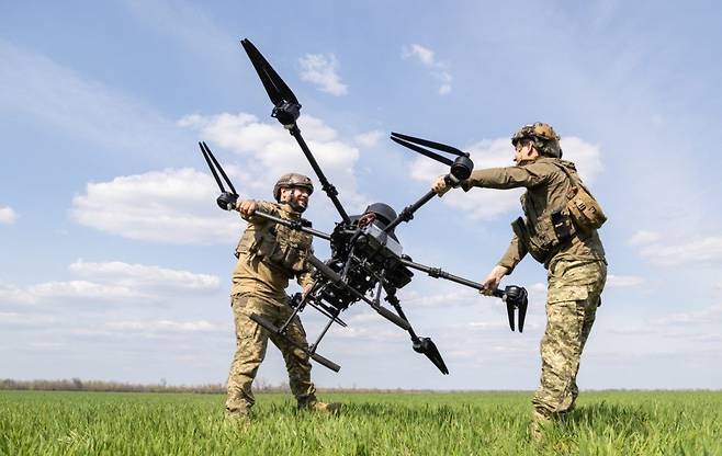 우크라이나 기업 스카이폴이 생산하는 정밀타격용 대형 드론 ‘뱀파이어’. 러시아에선 이 드론을 동화 속 사악한 마녀 이름을 따서 ‘바바야가(Baba-Yaga)’라고 부른다. 스카이폴 홈페이지