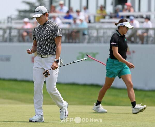2025년 미국여자프로골프(LPGA) 투어 숍라이트 LPGA 클래식에 출전한 일본의 쌍둥이 자매 골퍼 이와이 아키에와 이와이 치사토가 1라운드에서 동반 경기하는 모습이다. 사진제공=ⓒAFPBBNews = News1