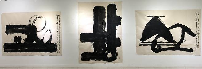 김두경 작가 작품. 왼쪽부터 '고요' '그냥' 좋소.'