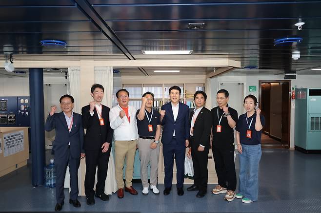 팬스타 미라클호 출항. /포항시 제공