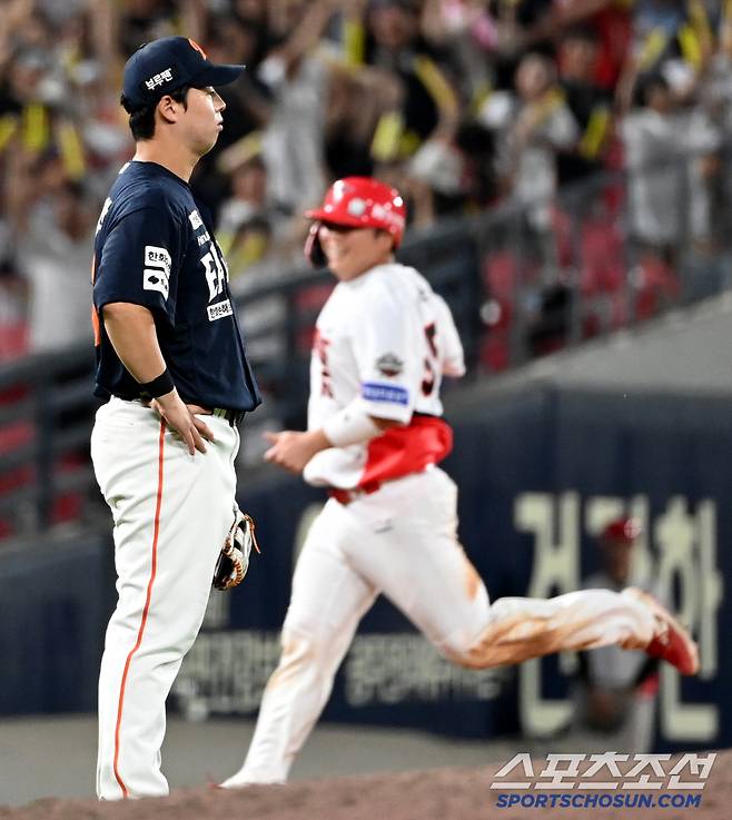 2루 악송구에 얼어버린 노시환