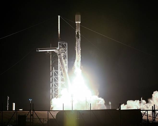 2025년 1월 15일 레질리언스가 SpaceX 팰컨 9 로켓에 실려 발사되고 있다. UPI/연합뉴스 제공