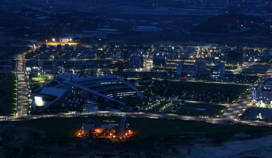 대전과 충남의 행정 통합이 추진 중인 가운데 민관협의체는 9일부터 대전·충남 20개 시·군·구를 순회하며 주민설명회를 진행한다. 사진은 내포신도시 충남도청 전경. 신진호 기자