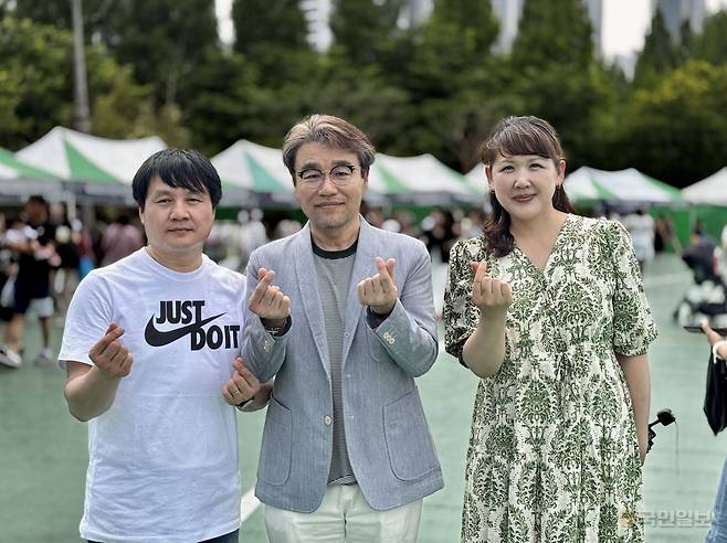 왼쪽부터 돈 드미트리 안산 러시안 순복음교회 목사, 최혁수 이주민시민연대 사회적협동조합 대표, 김알료나 화성 남양순복음교회 사모.