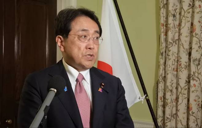 아카자와 료세이 일본 경제재생상이 6일(현지시간) 미국 워싱턴DC에서 미국과의 무역협상 종료 후 기자들의 질문에 답하고 있다. /사진=니혼게이자이신문