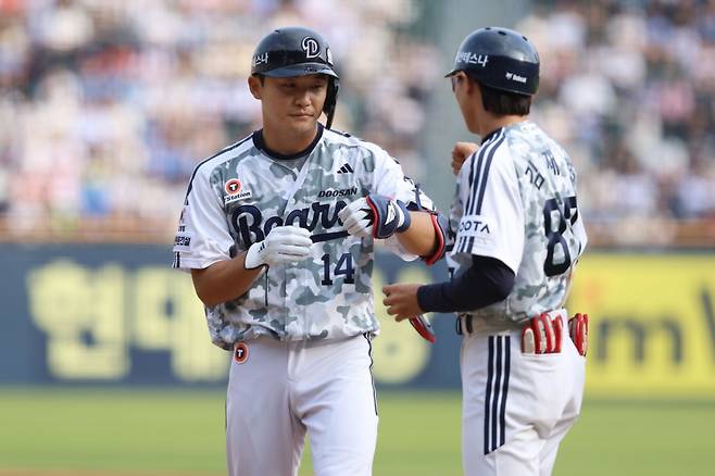 두산 베어스 내야수 박계범(왼쪽). /사진=두산 베어스 제공