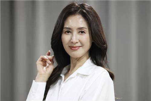 포즈 취하는 김선혜 성우 (서울=연합뉴스) 강민지 기자 = '명탐점 코난' 김선혜 성우가 지난 4일 서울 종로구 연합뉴스에서 진행된 인터뷰에 앞서 포즈를 취하고 있다. 2025.6.8 mjkang@yna.co.kr