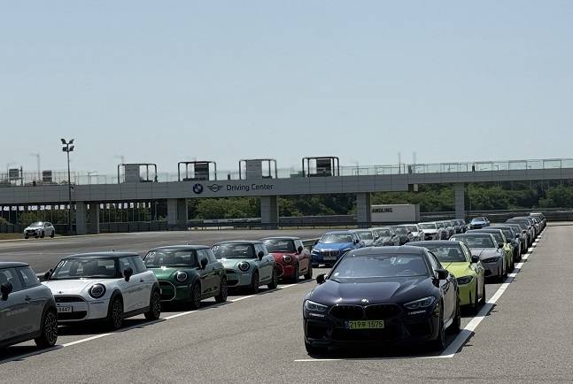 BMW 드라이빙 센터 내 택시 체험 공간./사진=백유진 기자 byj@