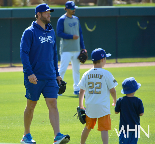 (어느새 세 아이의 아빠가 된 커쇼. 세월의 흐름을 알 수 있는 대목이다)