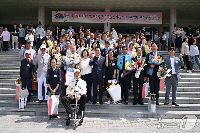 (논산=뉴스1) 박찬수 기자 = 백성현 논산시장이 9일 논산아트센터 대공연장에서 개최된 ‘6월 월례모임’에서 3고(高)주의 행정을 강조하며 시민 행복을 위한 사명감으로 행정에 임해 줄 것을 당부했다. (논산시 제공.재판매 및 DB금지)/뉴스1