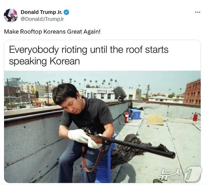 (서울=뉴스1) 김예슬 기자 = 도널드 트럼프 미국 대통령이 불법 이민 단속 반대 시위를 진압하기 위해 로스앤젤레스(LA)에 주 방위군을 투입한 가운데 트럼프 대통령의 장남이 소셜미디어 엑스(X·옛 트위터)에 1992년 LA 폭동 당시 무장 한인의 사진을 올리며 논란을 키우고 있다.