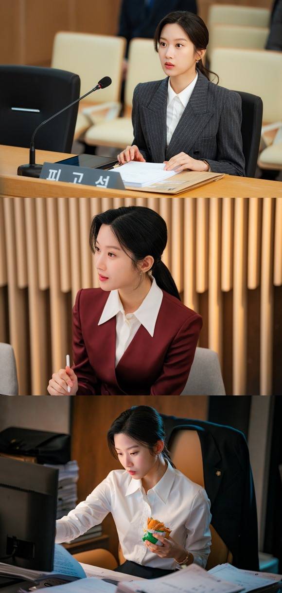 tvN 새 토일드라마 '서초동'에 출연하는 문가영의 스틸컷이 공개됐다. 극 중 1년 차 어쏘 변호사 강희지 역을 맡은 그는 다채로운 매력을 보여줄 예정이다. /tvN