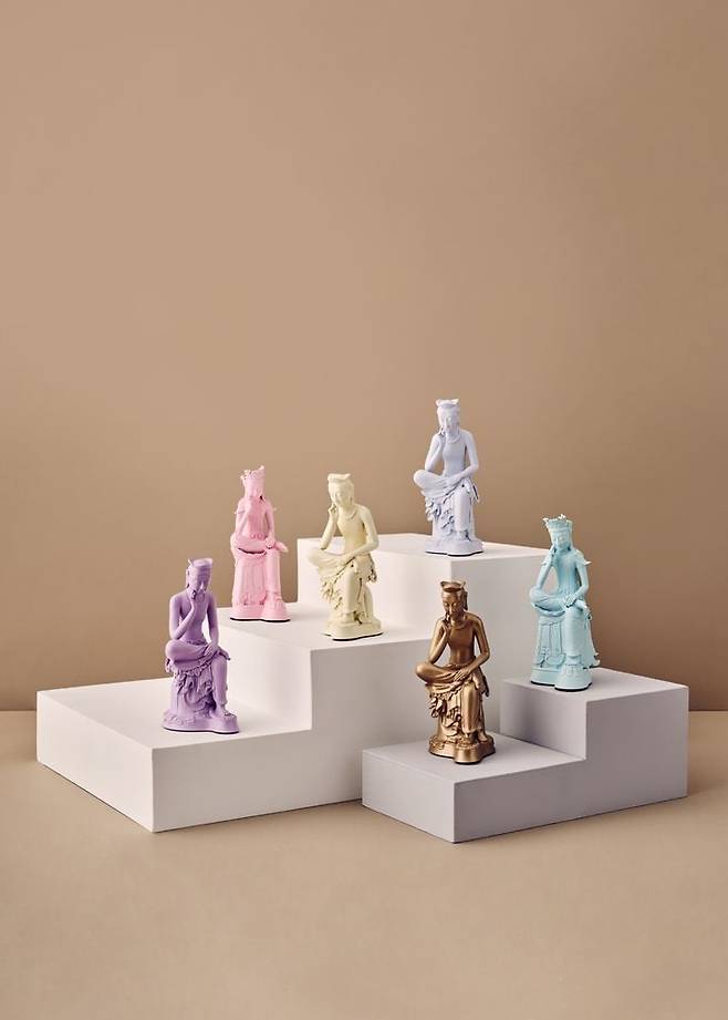 국립박물관 뮷즈의 대표 상품이 된 반가사유상 미니어처. 젊은 세대들은 "힙한 피겨"라며 좋아한다. /국립박물관문화재단