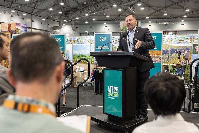 앤드류 파월 퀸즐랜드주 환경 관광부 장관은 “퀸즐랜드주 관광 업체들은 이번 트레이드쇼 전체 4분의 1이 넘는 191개 부스를 운영한다"며 "이중 17개는 호주 원주민이 직접 제공하는 원주민 관광 체험"이라고 했다. /호주정부관광청