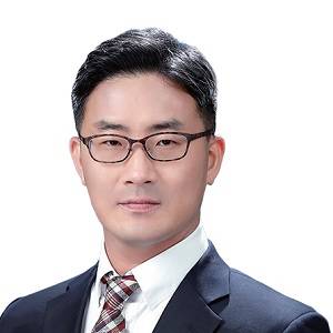 유종민 홍익대 경제학부 교수 - 서울대 경제학, 미 일리노이대 응용경제학 박사, 전 자본시장 연구원 연구위원