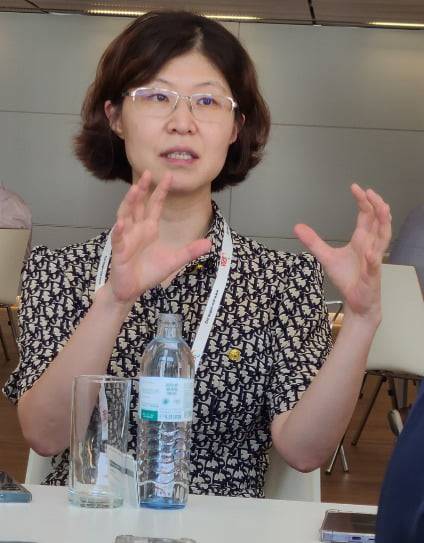 이하정 서울대병원 신장내과 교수가 의료현장에서 에쿨리주맙을 처방한 경험에 대해 설명하고 있다. /삼성바이오에피스 제공