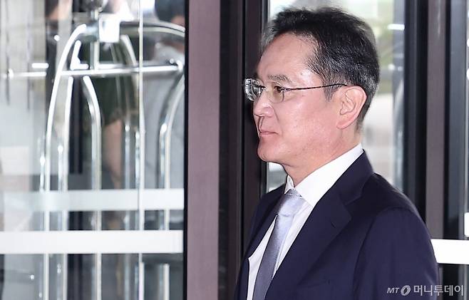 (서울=뉴스1) 김성진 기자 = 이재용 삼성전자 회장이 30일 서울 중구 신라호텔에서 열린 2025 삼성호암상 시상식에 참석하고 있다. 2025.5.30/뉴스1 Copyright (C) 뉴스1. All rights reserved. 무단 전재 및 재배포, AI학습 이용 금지. /사진=(서울=뉴스1) 김성진 기자