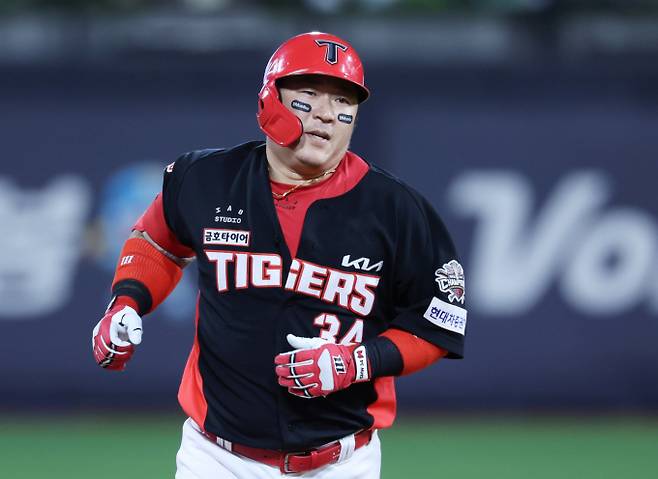 KIA타이거즈 최형우가 2025 신한 SOL 뱅크 KBO리그 5월 월간 MVP에 선정됐다. 사진은 KIA에서 활약 중인 최형우의 모습. /사진=뉴스1