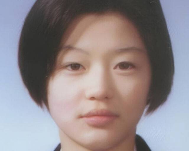 전지현의 졸업 사진이 공개됐다. / 온라인 커뮤니티 캡처