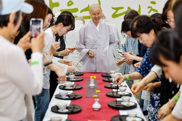 사찰음식 특화사찰 진관사가 ‘제4회 사찰음식 대축제’에서 체험 부스를 운영한 모습. 한국불교문화사업단
