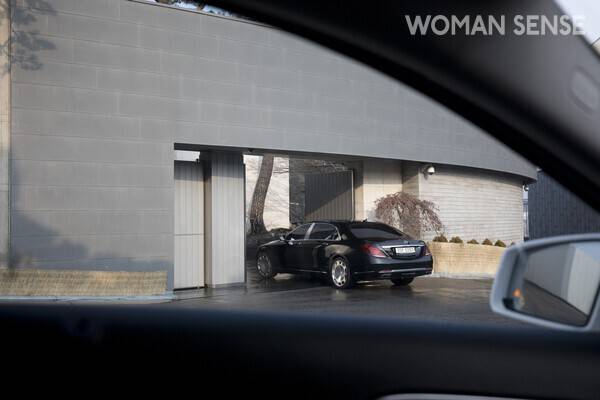 LG그룹 세 모녀가 고 구본무 회장으로부터 상속한 단독주택의 출입구 모습. 사진=이종현(이오이미지)