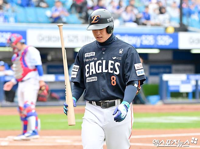 5일 오후 대구삼성라이온즈파크에서 열린 '2025 신한 SOL Bank KBO리그' 한화 이글스와 삼성 라이온즈의 경기, 1회초 1사 1,3루 한화 노시환이 1루수 파울플라이로 아웃된 후 아쉬워하고 있다. 엑스포츠뉴스 DB