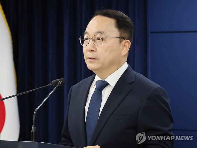 정례브리핑하는 구병삼 통일부 대변인 (서울=연합뉴스) 이정훈 기자 = 구병삼 통일부 대변인이 9일 서울 종로구 정부서울청사에서 정례브리핑을 하고 있다. 2025.6.9 uwg806@yna.co.kr