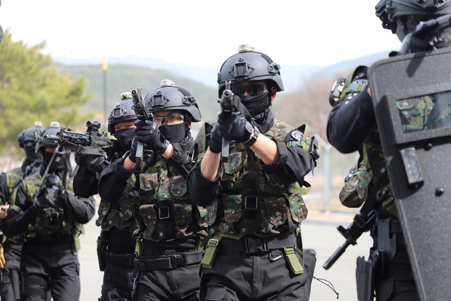 50사단 소속 부사관이 신병의 총기를 렌터카에 두고 반납 후 사흘 뒤 일반인의 신고를 통해 알게된 사고가 발생했다. 위 사진은 50사단이 통합방위훈련을 진행하는 모습. 대구일보 DB