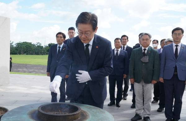 2022년 8월 더불어민주당 대표 시절 제주4.3평화공원을 참배하는 이재명 대통령. ⓒ제주의소리 자료사진