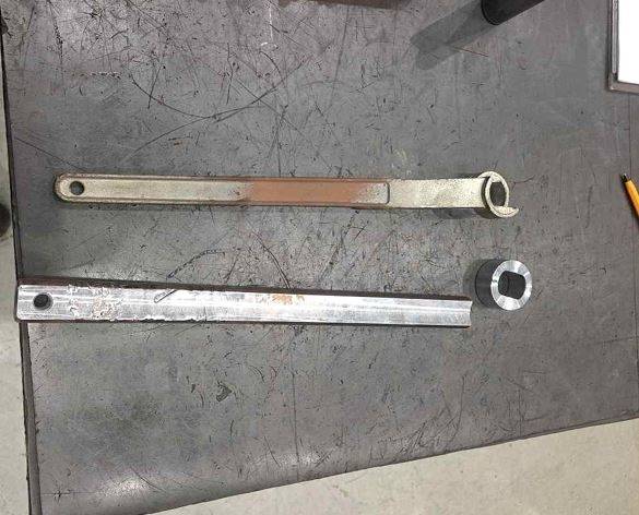 김충현씨가 만들던 CVP벤트 밸브 핸들(아래). 위는 파손된 기존 핸들. 대책위 제공