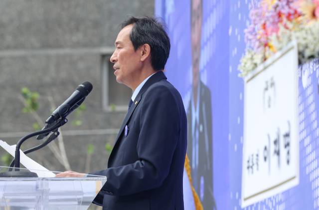 ▲10일 서울 용산구 민주화운동기념관에서 열린 제38주년 6.10민주항쟁 기념식에서 우상호 대통령실 정무수석이 이재명 대통령 기념사를 대독하고 있다. ⓒ연합뉴스