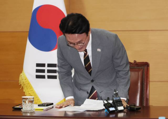 ▲김민석 국무총리 후보자가 10일 서울 종로구 통의동 청문회 준비단 사무실에서 열린 기자간담회에서 인사하고 있다. ⓒ연합뉴스