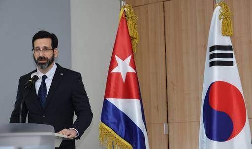 10일 서울 중구 이프라자에서 열린 주한쿠바대사관 개소식에서 클라우디오 몬손 주한쿠바대사가 인사말을 하고 있다. 연합뉴스