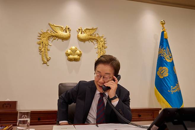 이재명 대통령이 10일 서울 용산 대통령실에서 시진핑 중국 국가주석과 전화 통화를 하고 있다. ⓒ대통령실 제공
