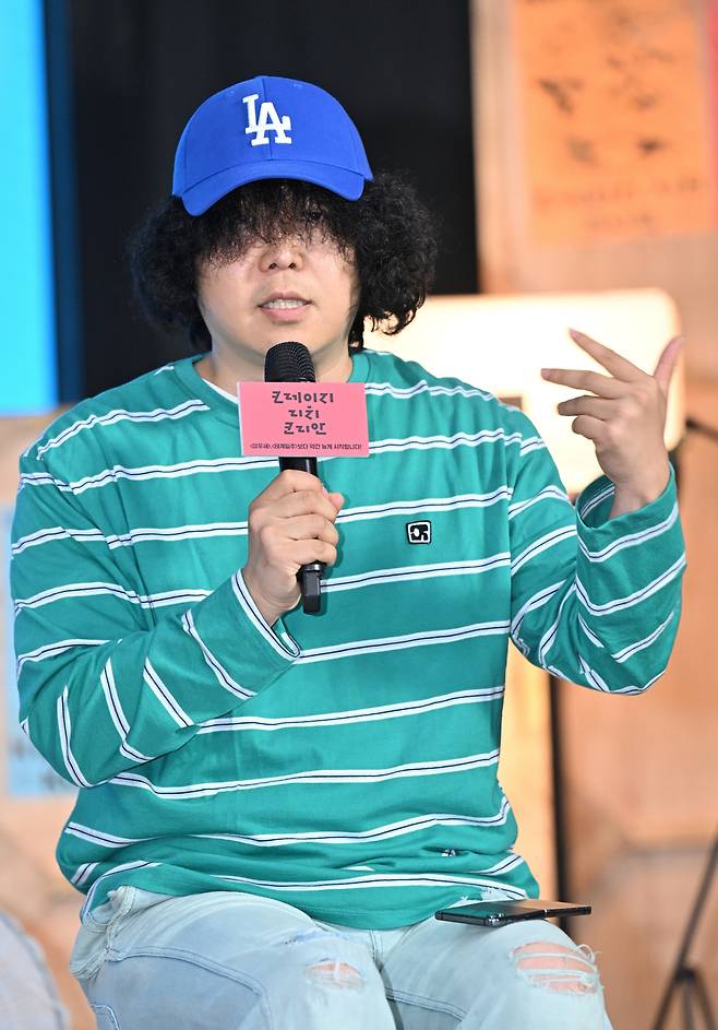 이창수PD가 10일 오전 서울 여의도 KBS 별관에서 열린 KBS2 예능 ‘크레이지 리치 코리안’ 제작발표회에 참석해 발언하고 있다. 사진 KBS