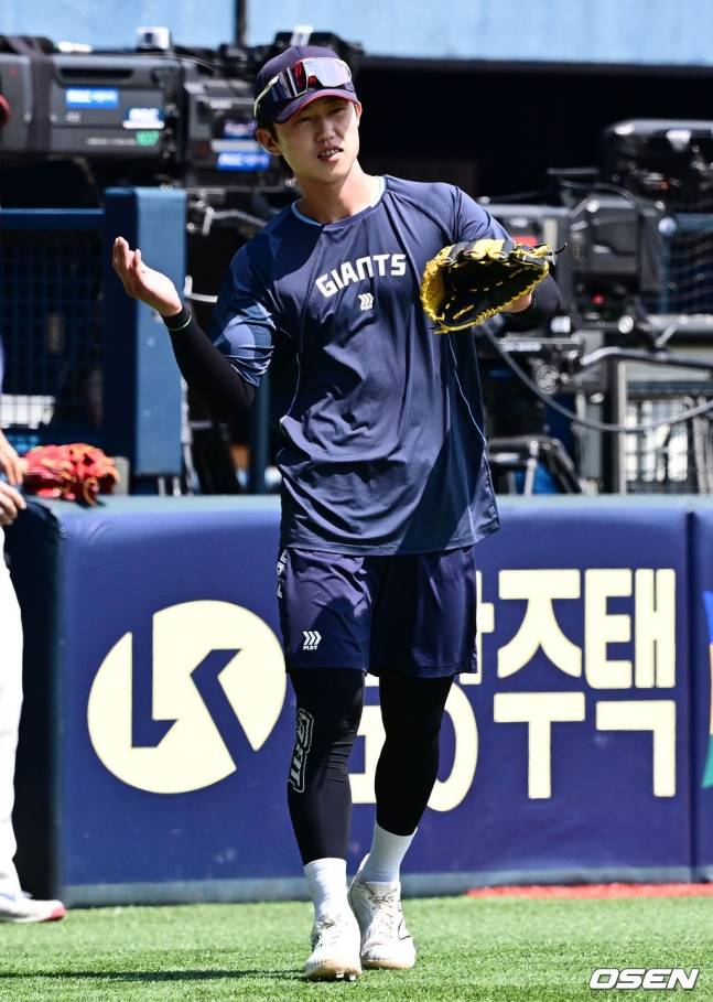 훈련을 앞둔 전민재.