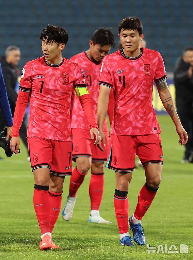 손흥민(왼쪽)과 김민재. /사진=뉴시스